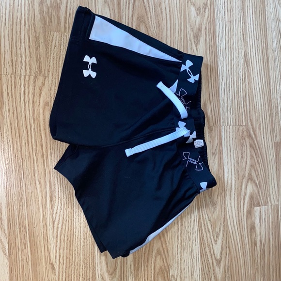 Under Armour Other - girls loose under armour shorts